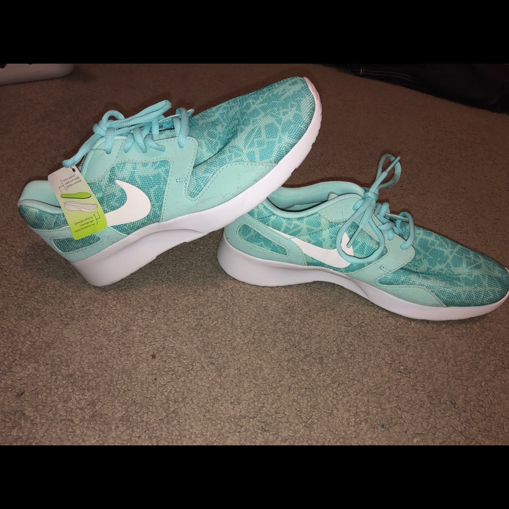 Women’s Nike’s 9.5